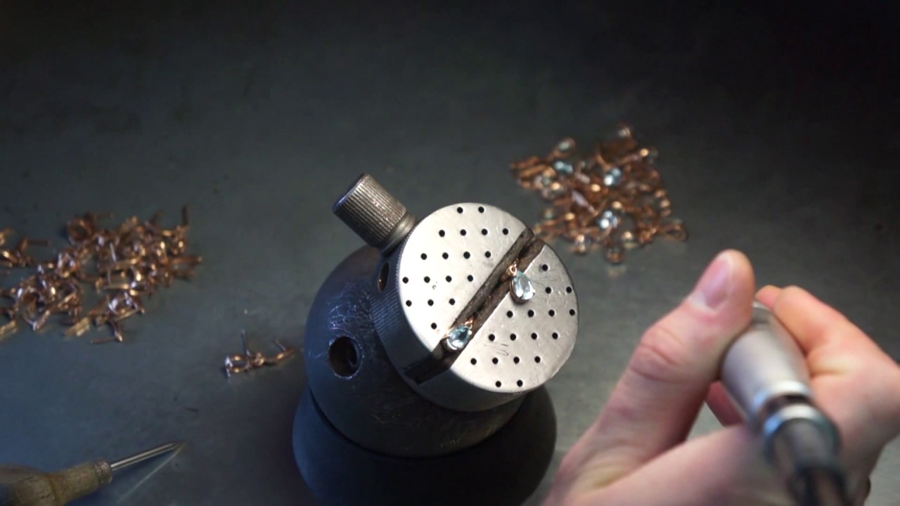 Крапановая закрепка камней в серьги. Производство ювелирных украшений ...