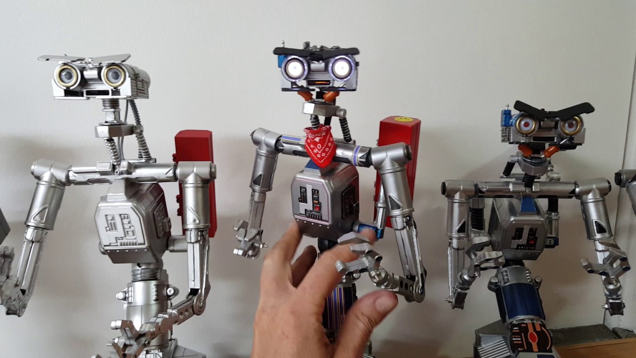 Включи 5 роботов. Джонни 5 робот. Short circuit Johnny 5 робот. Робот Джонни 5 игрушка. Робот Джонни короткое замыкание 1986.