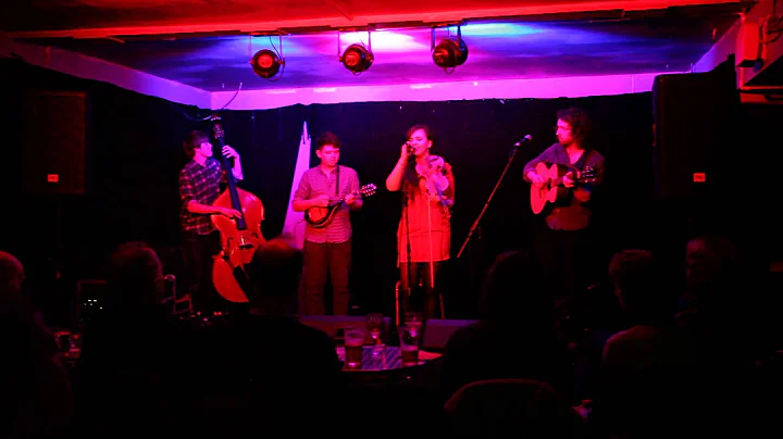 Maggie Dreamed - Kari Macleod & The Fugitives