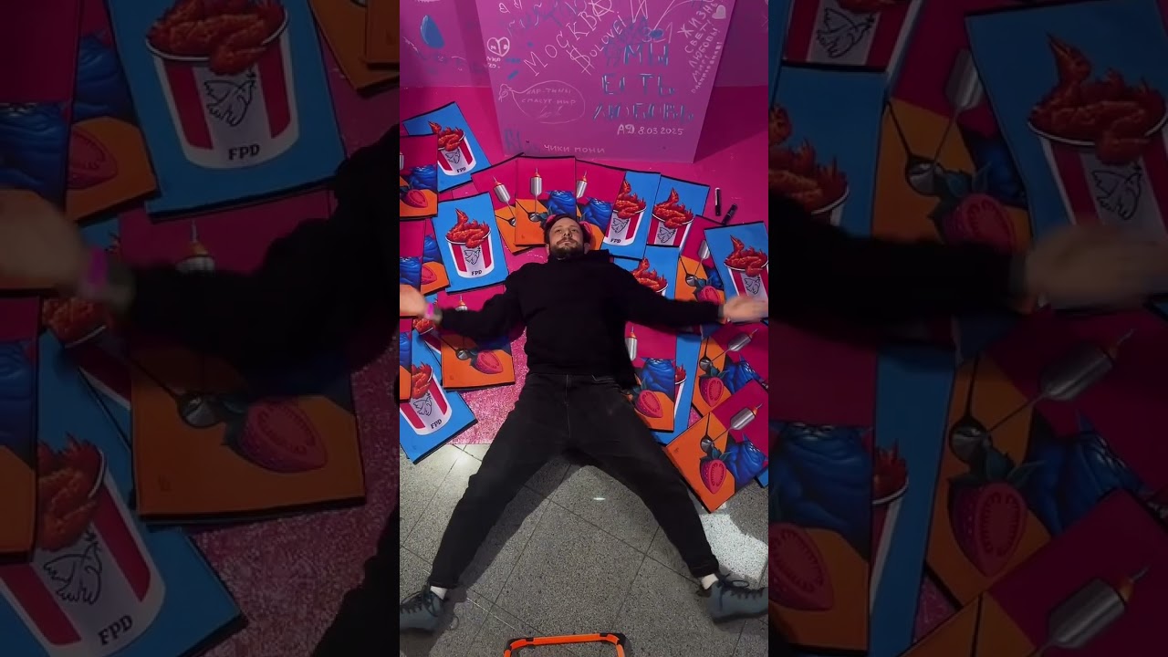 Первый выход в оффлайн на фестивале ArtFlection 2025. Мы сделали перформанс "сними розовые очки"