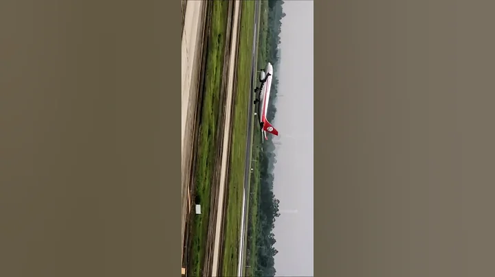 Let』s watch the plane together 二跑道的清晨# #成都 #雙流機場 #全民迷上好風光 #植物迷宮主題公園3062 - 天天要聞