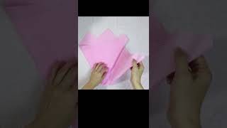 How to put tissue in a gift bag #giftbagclosing #shorts