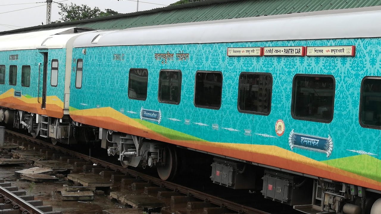 Live!! 22317 Sealdah - Jammu Tawi Humsafar Express