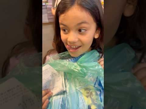 ELA COMPROU O BOBBIE GOODS GIGANTE #shortsvideo #mundodahallek #bobbiegoodscoloringbook