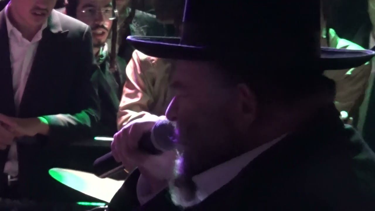 אדיר הוא | מיכאל שטרייכר במלווה מלכה בקבר דוד המלך