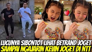 LUCUNYA!! SIBONTOT Melihat BETRAND Joget Sama Kevin Adek Kandungnya Saat Pulang Ke NTT