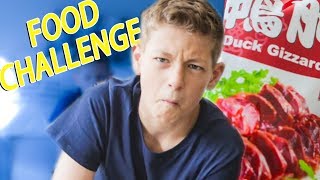 China Candy Challenge mit großem Bruder (sooo eklig) | Joel Pschl