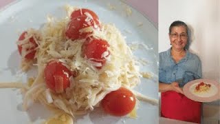 SPAGHETTI DE PUPUNHA COM ALHO PORÓ ,TOMATE CEREJA E QUEIJO PARMESÃO 💕