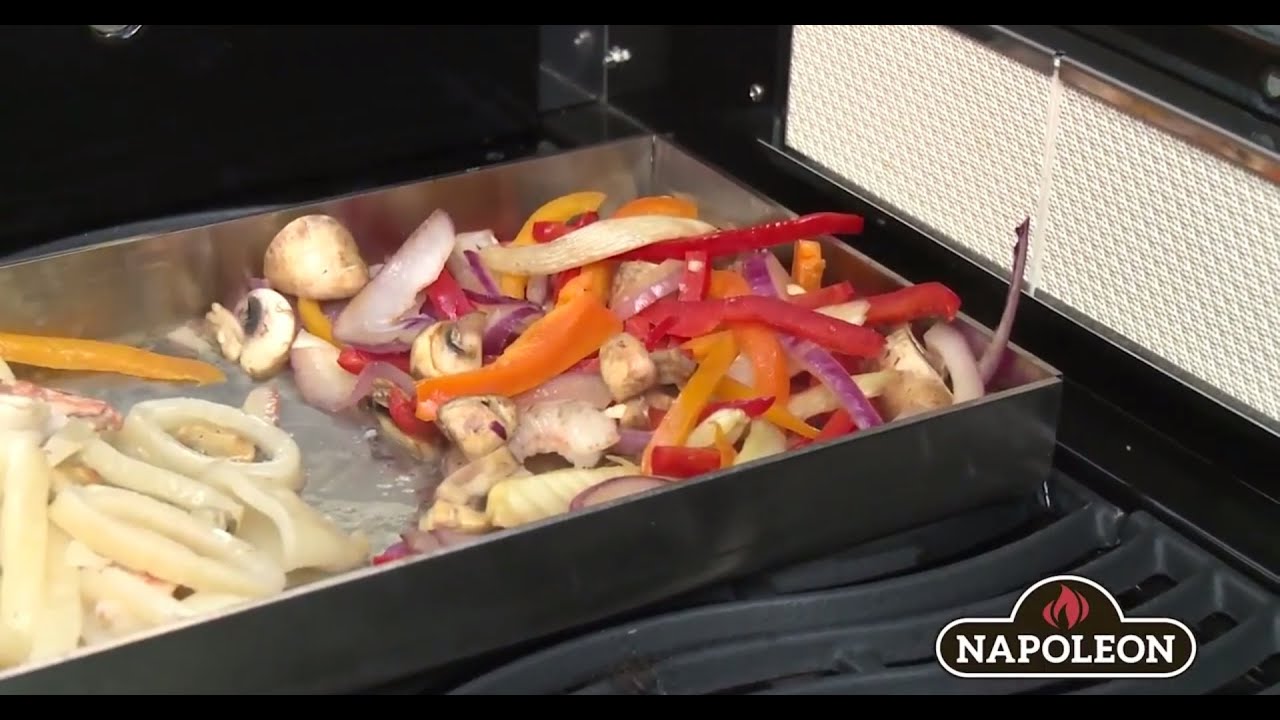 Видеорецепт: Паназиатское блюдо из морепродуктов с овощами на противне ...