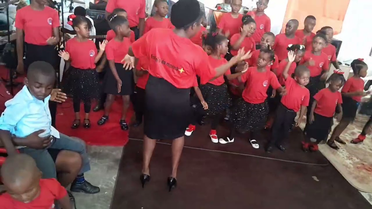 Yonn nan pi bèl dans ou prezante avèk ti moun yo