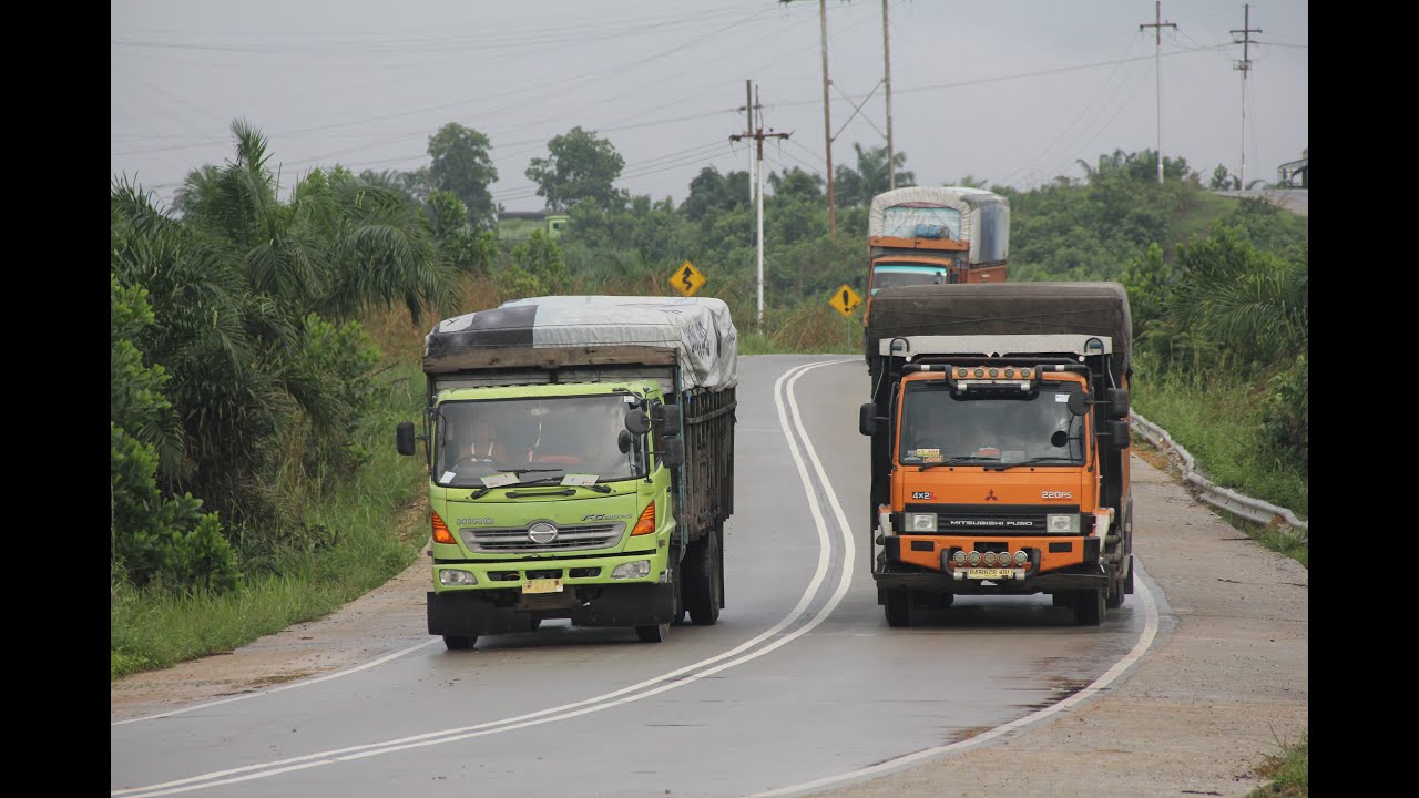 TRUK Hino vs FUSO YouTube