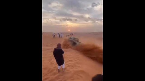 شوف رد فعل سائق الشاص في الصحراء 😂