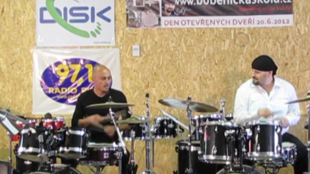 Bubnování s Ivo Batouškem - BUBENICKÁ ŠKOLA (promotion) - YouTube