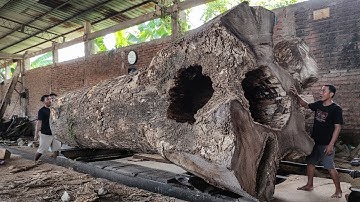 INCREDIBLE CUTTING!! Giant Log Reveals Beautiful Solid Wood Inside the Sawmill