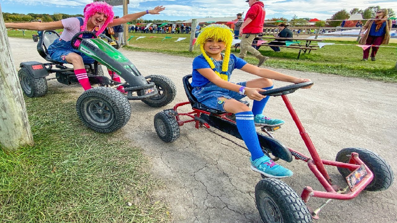 Halloween Family Outing on Train Rides and Pedal Karts, Paseos en un