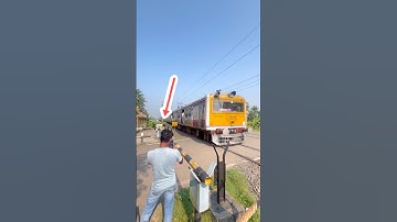 Furious Speedy Emu Skip RailGate #shorts #viralvideo #4k #indiantraininfo