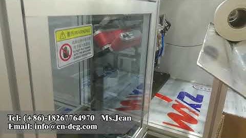 How does the automatic paper core feeder of Deguan 4 spindles turret rewinder work