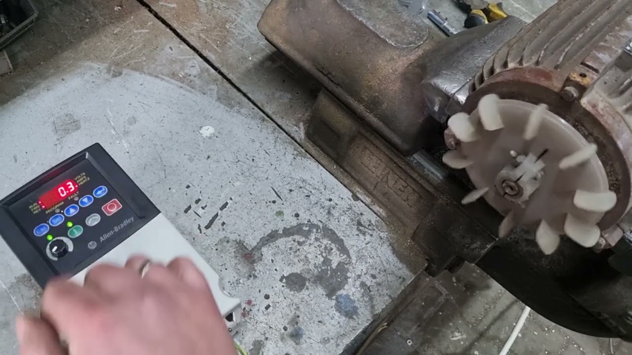 falownik Allen Bradley 22b-D2p3n104 0.75kw 400v