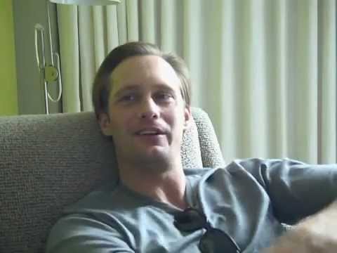 Video: Alexander Skarsgard nettoverdi: Wiki, gift, familie, bryllup, lønn, søsken