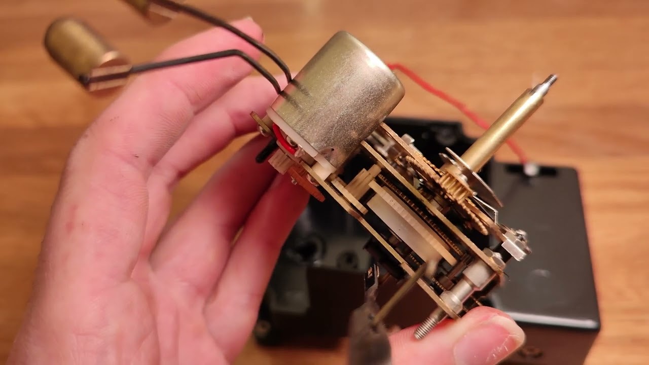 Rhythm battery chime clock | Look inside and maintenance - YouTube