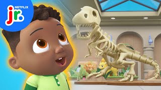 Cody's Learn By Looking Dinosaur Song  CoComelon Lane | Netflix Jr