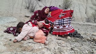 From being displaced from home to wandering in the desert:the story of a mother and her two children