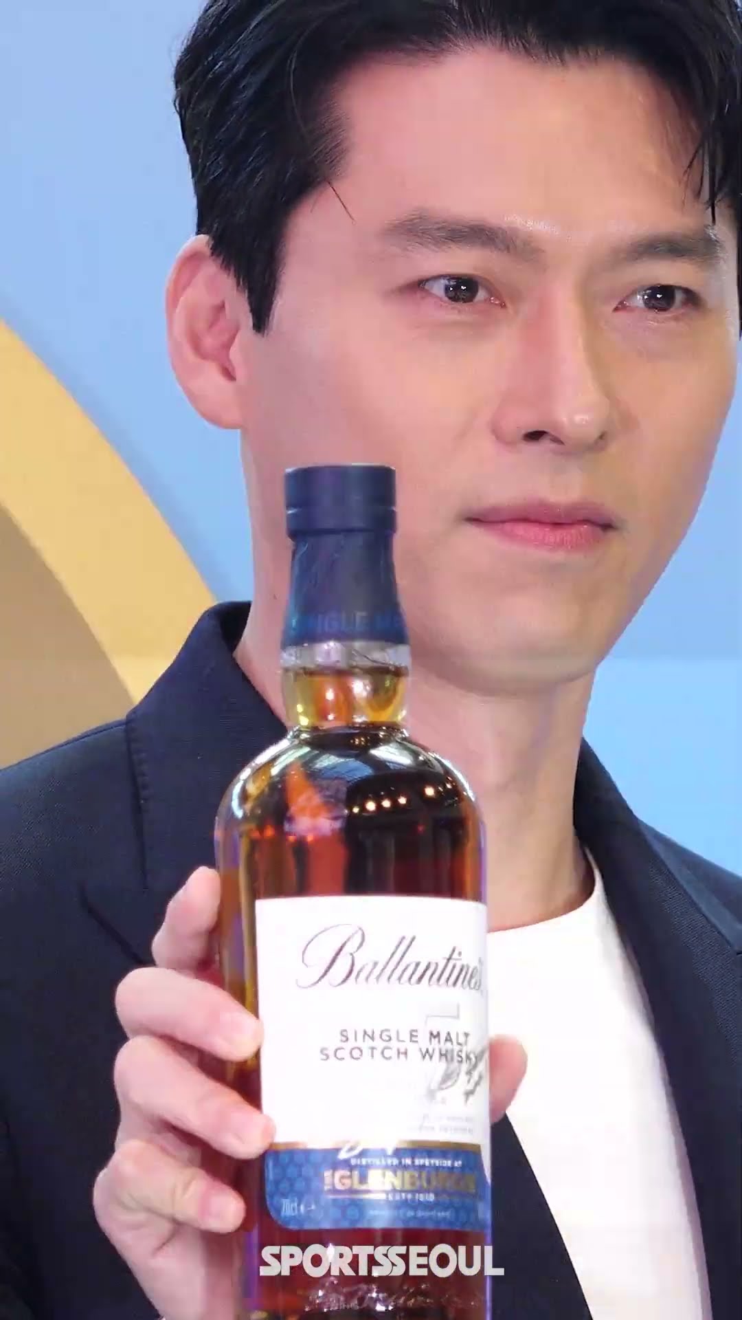 현빈(Hyunbin), 사인하는 장면도 화보처럼 #발렌타인
