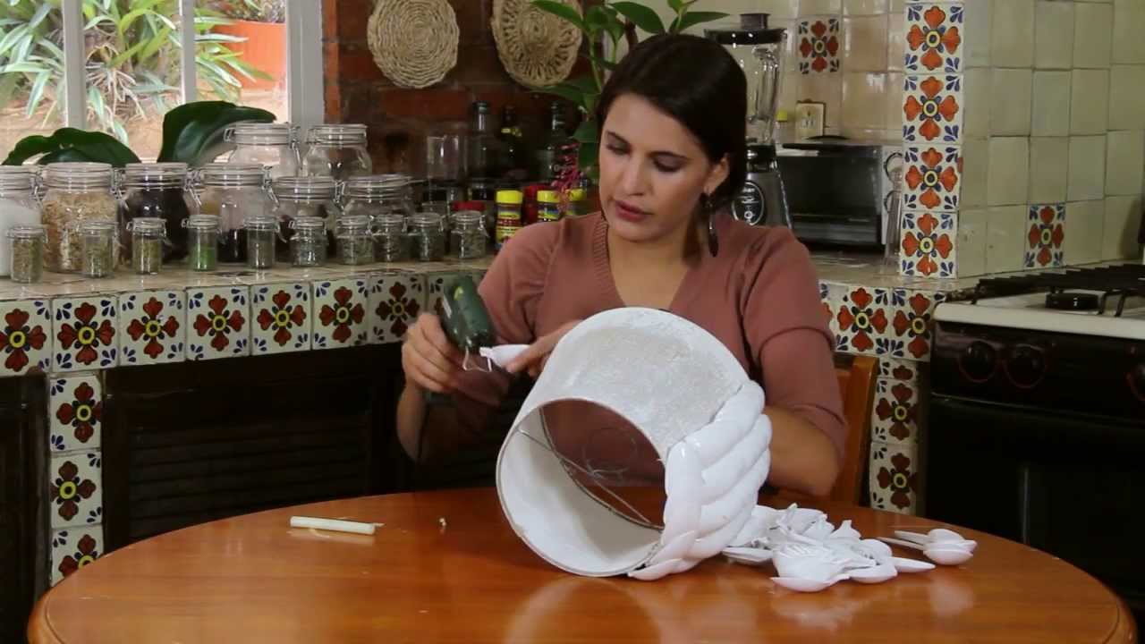 como hacer pantallas para laras pantalla para lara con cucharitas de plastico como hacer pantallas para laras pantalla para lara con cucharitas de plastico