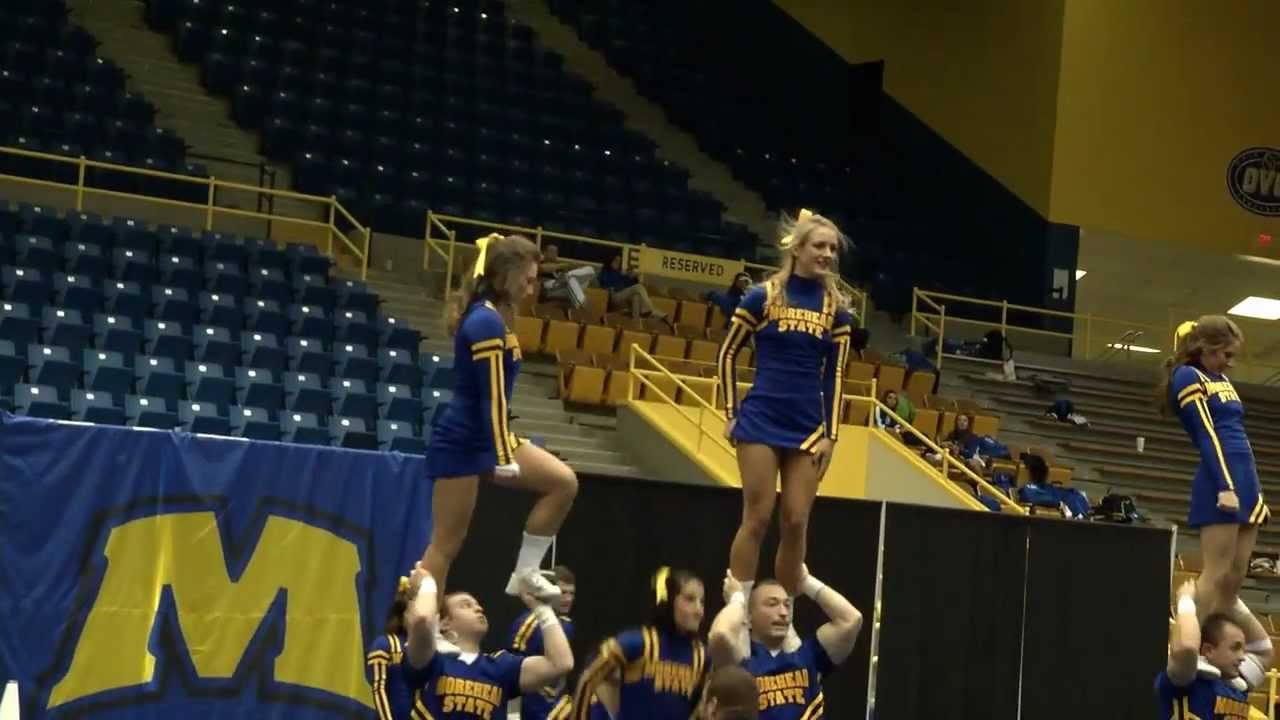 Cheerleaders win UCA title - YouTube