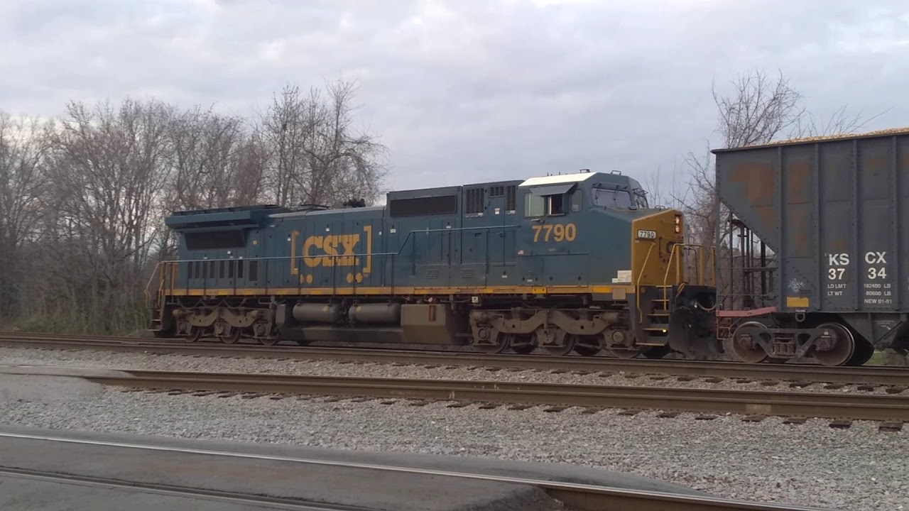 CSX local Train F704 shoving cars in Monroe Yard With CSXT 7790 2/12/20 ...