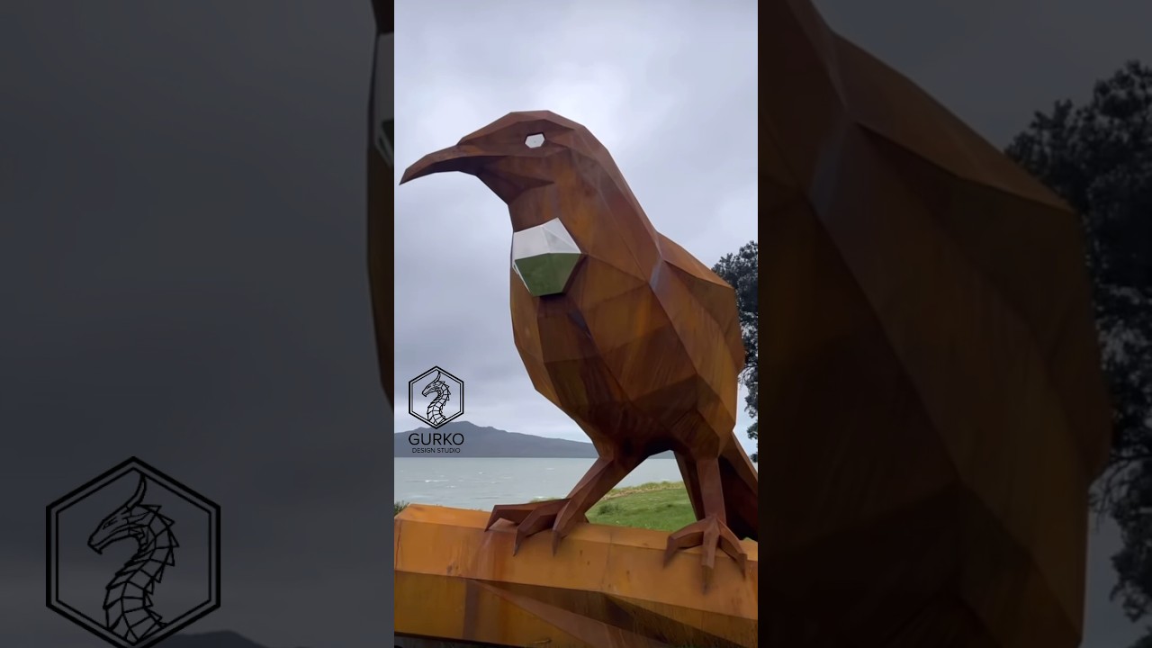 Птица туи. 3,7 м высотой, теперь стоит в Новой Зеландии 