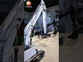 This 1:14 metal crawler excavator LR945 runs smoothly and steadily with stunning working movements.