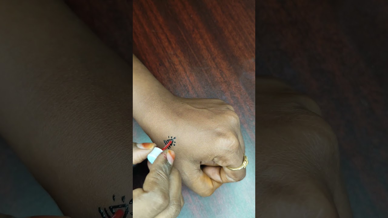 Magic with Eyeliner! Stunning Red Bindi Design for Every Occasion 💄❤️