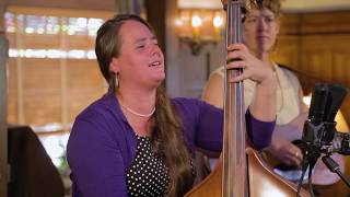 Foghorn Stringband - Les Oiseaux Vont Chanter chords