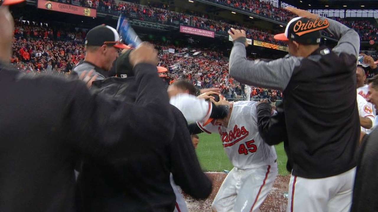 Trumbo smashes a walk-off homer in the 11th