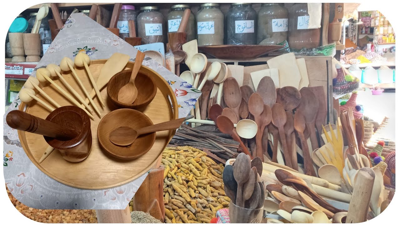 من درب السلطان محل بائع أواني خشب العرعار والتوابل والفواكه الجافة