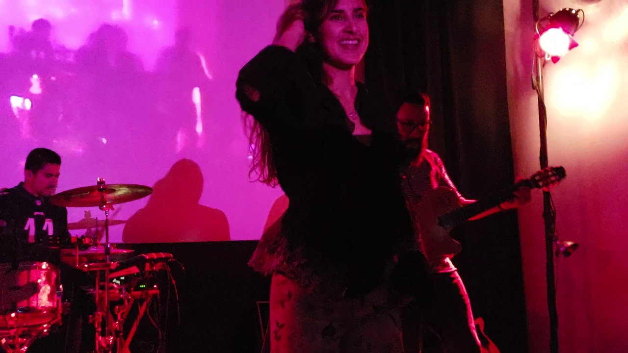 THE CHAMANAS ,Murio la flor / purple yellow,red an blue. FILADELFIA