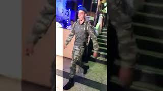 Askerden abisinin düğününe efsane sürpriz