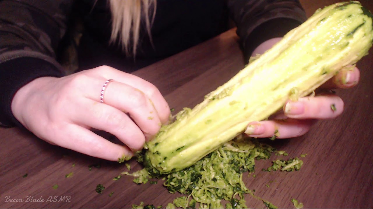 ASMR Shredding a Zucchini 🥒🥒