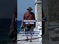 Nizozemac Jasper u idiličnoj tišini Visa gradi kameni dvorac
