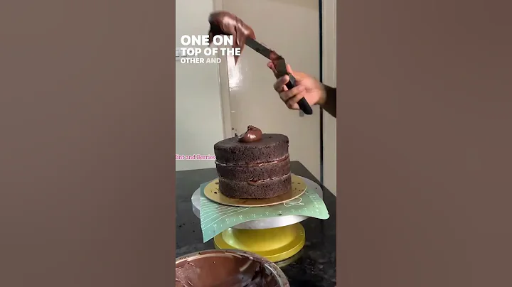 FILL AND FROST CHOCOLATE CAKE IN GANACHE | PART 1