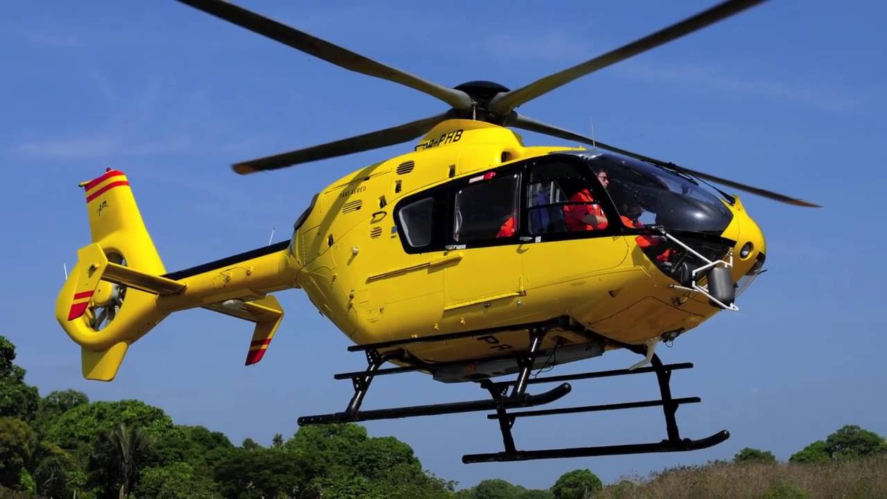 Helicoptero AS355 na cidade Urucará no Amazonas