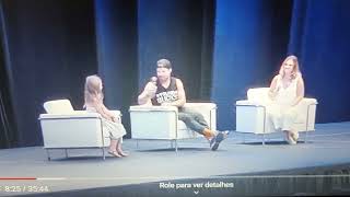 Stephen Amell panel moment in Dallas