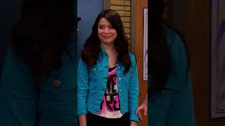 iCarly | Cuando tu amigo tiene un androide... 🤣💀 | iCarly #shorts