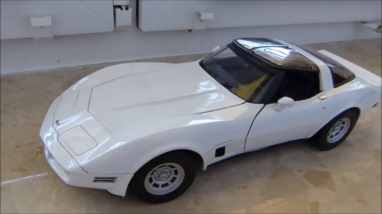 1:18 Welly Chevrolet Corvette 1982 - YouTube