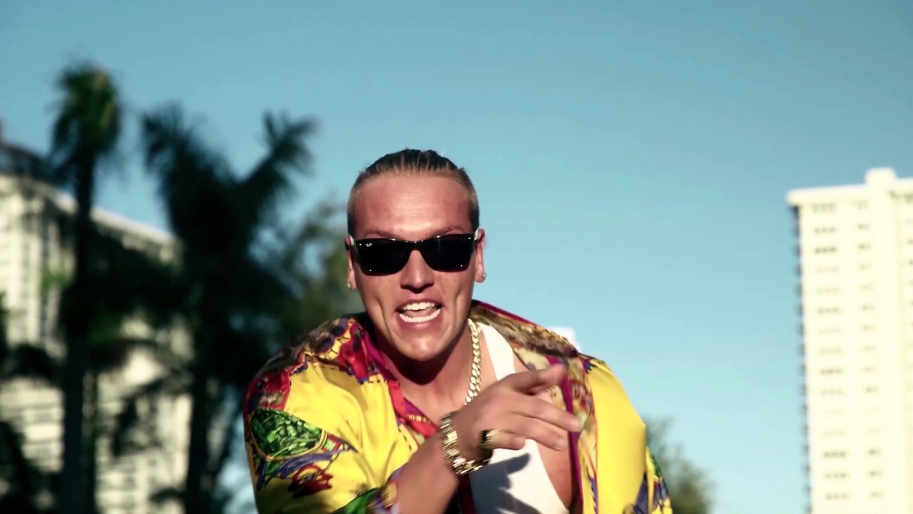 Toxic Rob - Out Front (Official Video) auf YouTube ansehen Toxic Rob - Out Front (Official Video) auf YouTube ansehen