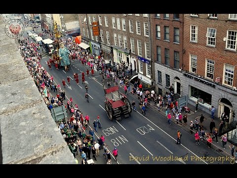 Royal DeLuxe Granny -  Limerick Giant Arrives