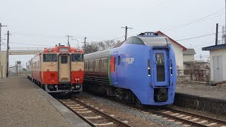ツートンカラーに塗装変更された釧路行きキハ４０形普通列車