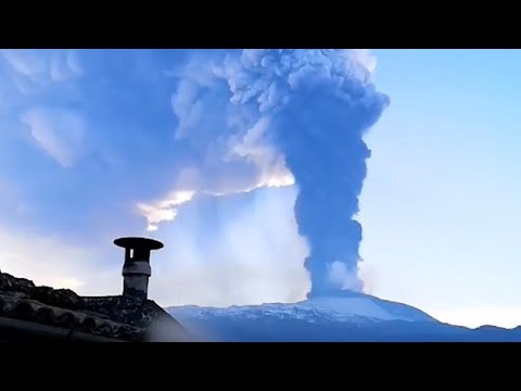 Stunning Footage Of Mount Etna Erupting