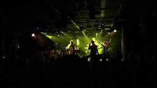 Video thumbnail of "Leevi and the Leavings - En tahdo sinua enää @ Tanssisali Lutakko, Jyväskylä 29.11.2018"